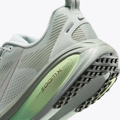 Nike Vomero 18 Light Silver College Grey Barely Volt