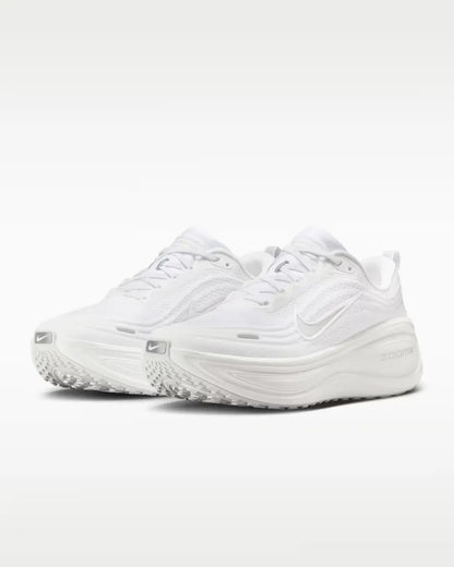 Nike Vomero Plus White Metallic Silver Light Smokey Grey